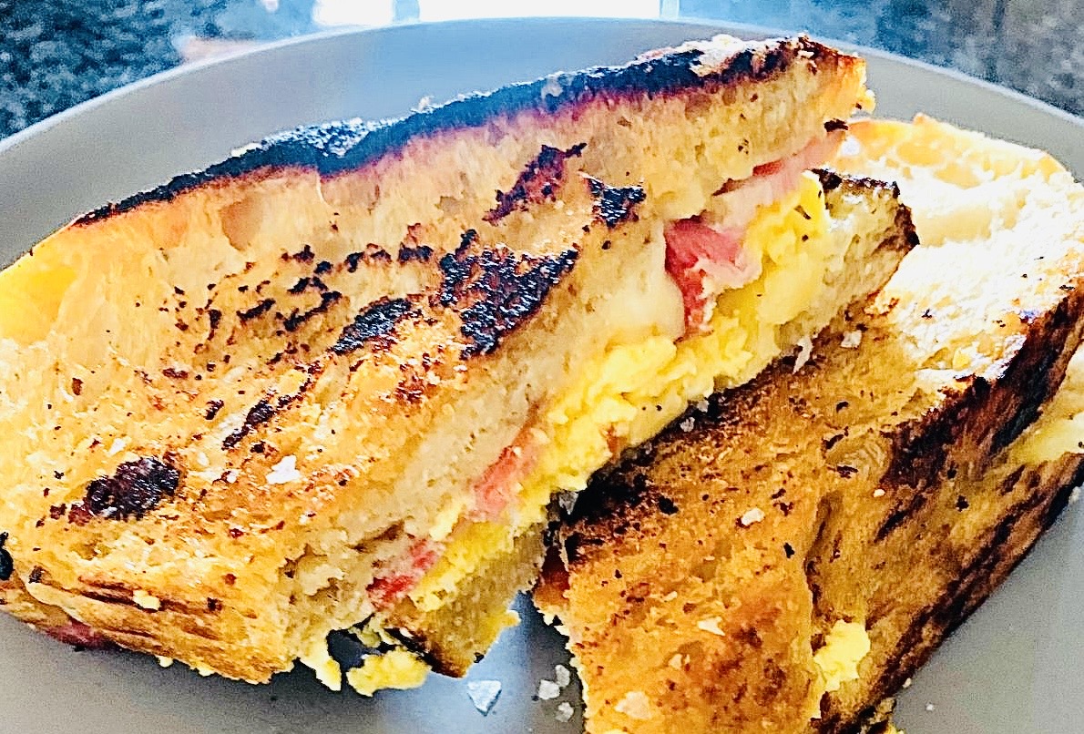 Toasted brioche with scrambled egg and ham